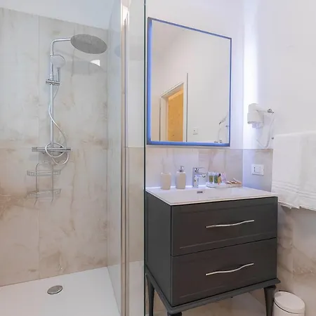Crys: Rooms, Holiday, Business Guest house *