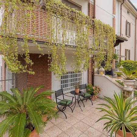 Crys: Rooms, Holiday, Business Verona