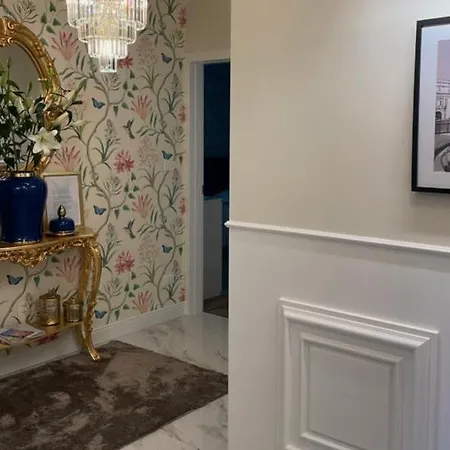 Guest house Crys: Rooms, Holiday, Business *